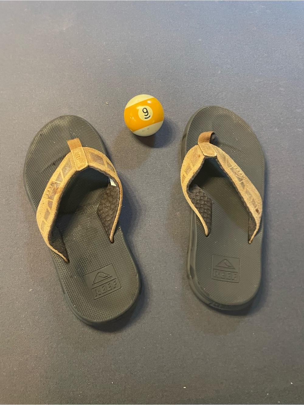 Reef Brown and tan Men's sz9 Faux Leather Strap Flip Flops